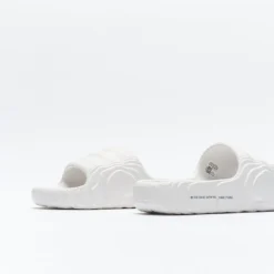 Adidas Originals - Adilette 22 (Crystal White / Crystal White / Core Black) -Mode Vêtement Magasin ADIDAS Originals Adilette 22 Crystal White Crystal White Core Black 5