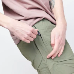 Dime MTL - Classic Small Logo Hoodie (Rice) -Mode Vêtement Magasin Dime MTL Hiking Shorts Pale Olive 4