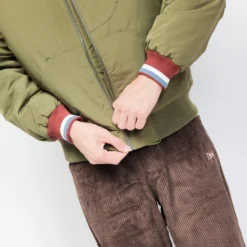 DIME - Velcro Patch Bomber Jacket (Asparagus) 14 DIME - Velcro Patch Bomber Jacket (Asparagus) -Mode Vêtement Magasin Dime Velcro Patch Bomber Jacket Asparagus 4