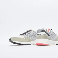 Karhu - Legacy 96 (Abbey Stone/Sleet) -Mode Vêtement Magasin Karhu Legacy 96 Abbey Stone Sleet 5