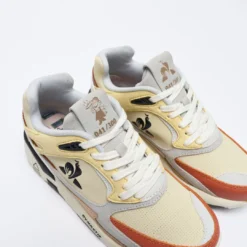 Le Coq Sportif - Dynamic R 1100 X Shoez Gallery (Sunlight) 19 Le Coq Sportif - Dynamic R 1100 X Shoez Gallery (Sunlight) -Mode Vêtement Magasin Le Coq Sportif Dynactif R 1100 x Shoez Gallery Sunlight 8