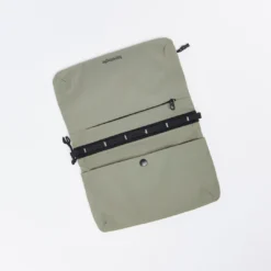 Topology - WARES BAGS Flat Sacoche Moss (Light Fabric) -Mode Vêtement Magasin Topologie Wares BagsFlat Sacoche Moss Light fabric 4