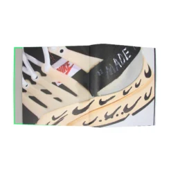 Virgil Abloh X Nike ICONS "The Ten" Something's Off Book By Taschen -Mode Vêtement Magasin somthings off virgil abloh Tm Icons taschen 03